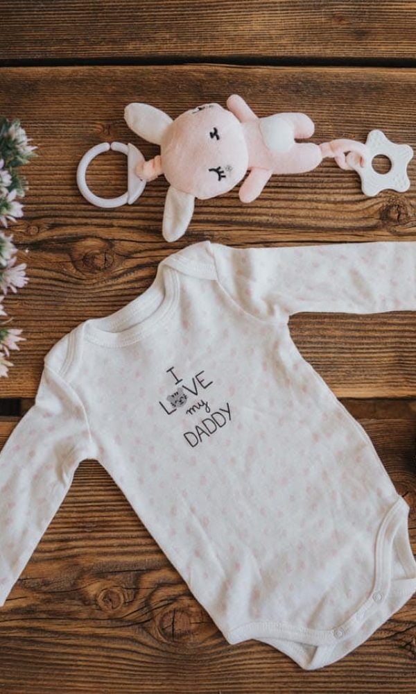 Kismama fotózás stúdióban, kellékekkel